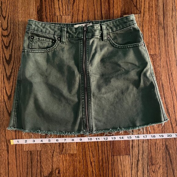 Free People Women's Green Faded Denim Skirt, zipper in front raw hem Size S - Picture 6 of 7